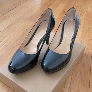 Cole Haan size 6 dark navy chelsea Nike air heel